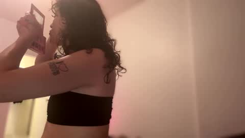 Snapshot of erotica_angel chatting on September 2025 04:00:01 AM Nikki Erotica online show from September 2025 04:00:01 AM