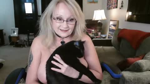 Snapshot of eroticsiren2 chatting on February 2025 04:04:01 AM EroticSiren2 online show from February 2025 04:04:01 AM