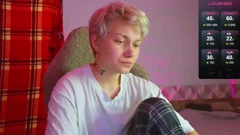 Snapshot of esajukyy chatting on December 2024 10:25:02 AM esajukyy online show from December 2024 10:25:02 AM