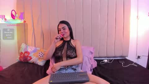 Snapshot of escar_let chatting on March 2026 04:18:01 AM Scarlett online show from March 2026 04:18:01 AM