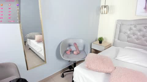 Escarlet online show from June 2026 04:01:01 PM