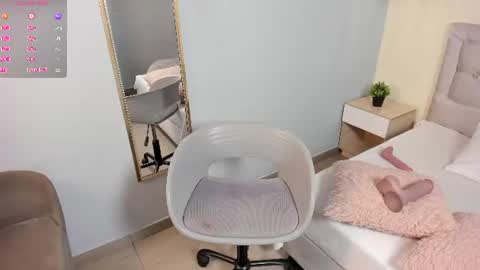 Escarlet online show from June 2026 12:48:02 PM