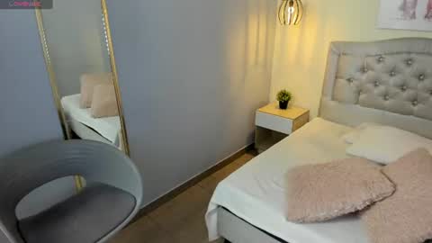 Escarlet online show from June 2026 02:32:02 PM