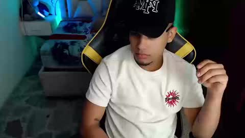 Snapshot of eskayler_ chatting on September 2025 09:39:02 PM eskayler_ online show from September 2025 09:39:02 PM