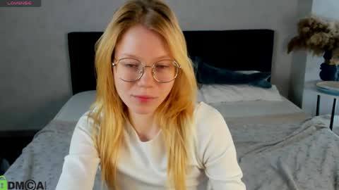 Esme Runn online show from May 2026 03:04:02 AM