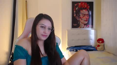 Esmeralda online show from December 2024 06:28:01 PM