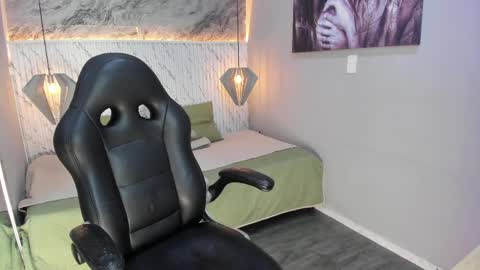 Snapshot of esmeralda__18 chatting on April 2026 08:10:02 PM Esmeralda online show from April 2026 08:10:02 PM