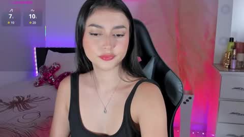 Esmeralda  online show from November 2025 07:01:02 PM