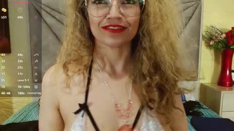 Snapshot of esmeralda_oikos chatting on November 2025 04:12:01 AM Esmeralda .INDEPENDENT MODEL online Monday to Saturday 3 pm Chicago online show from November 2025 04:12:01 AM