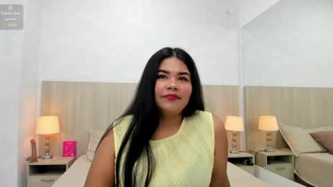 Esmeralda online show from April 2026 07:27:01 PM