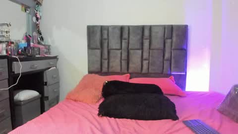 Perla online show from May 2026 11:13:02 PM