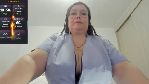 Esmeralda online show from May 2026 09:56:02 PM