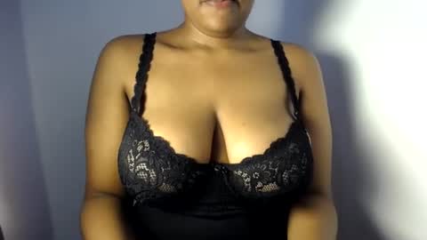 Snapshot of esmeray_ chatting on June 2026 11:41:01 AM Esme online show from June 2026 11:41:01 AM