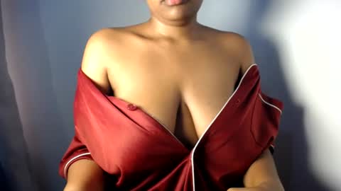 Snapshot of esmeray_ chatting on June 2026 11:21:02 AM Esme online show from June 2026 11:21:02 AM