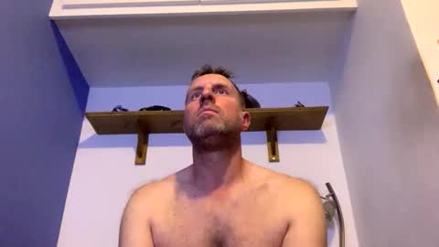 essexboy75 online show from April 2026 06:52:02 PM