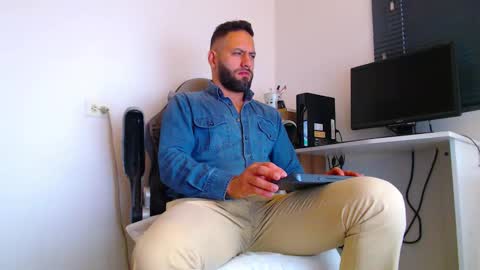 Snapshot of esteban7984068 chatting on February 2026 02:32:02 PM esteban online show from February 2026 02:32:02 PM