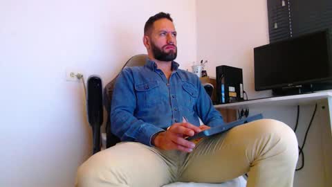 Snapshot of esteban7984068 chatting on March 2026 02:46:02 PM esteban online show from March 2026 02:46:02 PM