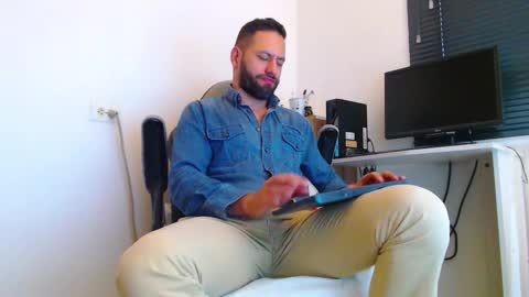 Snapshot of esteban7984068 chatting on March 2026 04:15:01 PM esteban online show from March 2026 04:15:01 PM