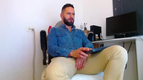 Snapshot of esteban7984068 chatting on March 2026 04:35:01 PM esteban online show from March 2026 04:35:01 PM