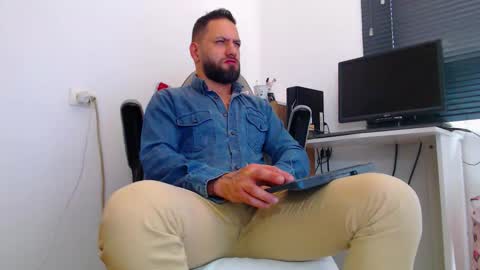 Snapshot of esteban7984068 chatting on March 2026 05:27:02 PM esteban online show from March 2026 05:27:02 PM