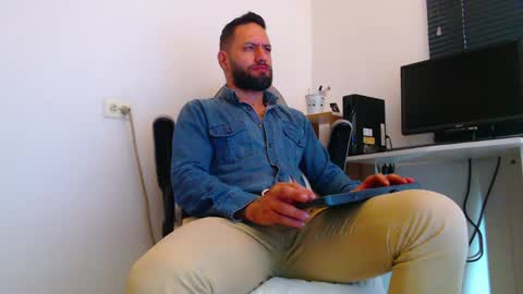 Snapshot of esteban7984068 chatting on March 2026 01:49:02 PM esteban online show from March 2026 01:49:02 PM