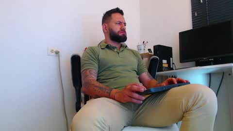 Snapshot of esteban7984068 chatting on March 2026 01:34:01 PM esteban online show from March 2026 01:34:01 PM