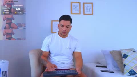 Snapshot of esteban_de_louise chatting on March 2026 03:28:02 PM ESTEBAN online show from March 2026 03:28:02 PM