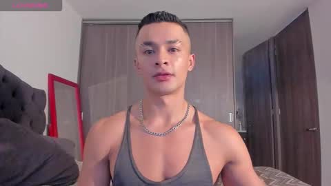 Snapshot of esteban_stud97 chatting on October 2025 09:23:02 PM Esteban Stud online show from October 2025 09:23:02 PM