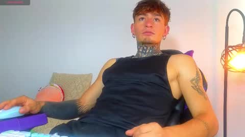 Esteban independent model online show from November 2025 12:18:01 PM