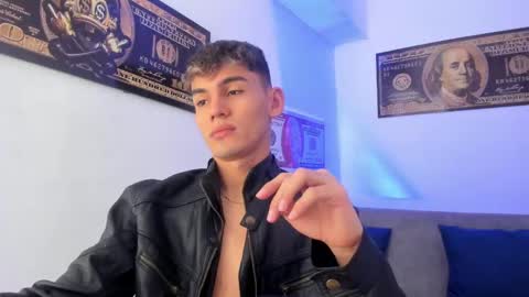 Snapshot of estebanperez_ chatting on December 2024 12:02:01 PM Esteban online show from December 2024 12:02:01 PM