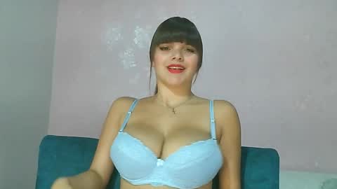 Snapshot of estefaniia__121 chatting on December 2025 05:53:02 PM Estefa online show from December 2025 05:53:02 PM