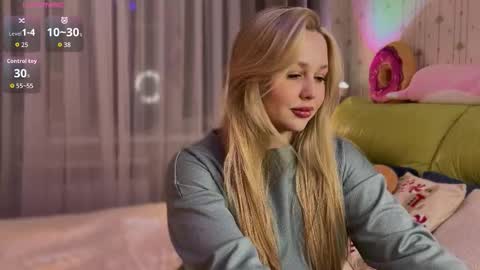 Snapshot of estella_elwood chatting on January 2026 03:06:01 PM Estella online show from January 2026 03:06:01 PM