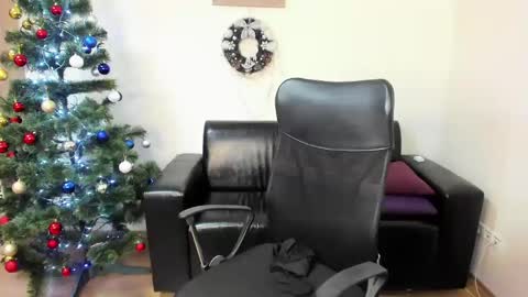 Estella Miles online show from January 2025 10:01:01 AM