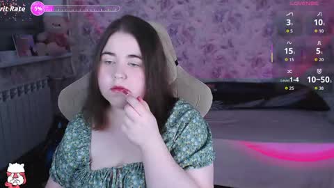 Snapshot of estelle_hicks chatting on May 2026 07:01:02 PM estelle_hicks online show from May 2026 07:01:02 PM