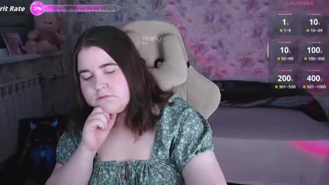 Snapshot of estelle_hicks chatting on May 2026 06:57:01 PM estelle_hicks online show from May 2026 06:57:01 PM