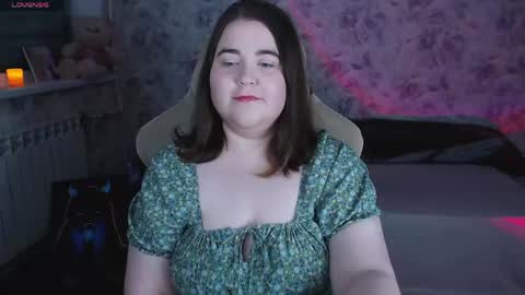 Snapshot of estelle_hicks chatting on May 2026 07:11:02 PM estelle_hicks online show from May 2026 07:11:02 PM