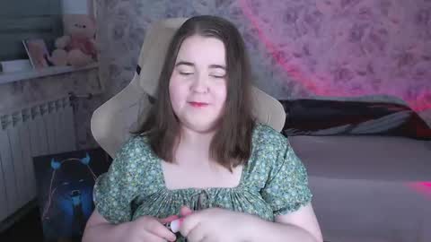 Snapshot of estelle_hicks chatting on May 2026 07:00:01 PM estelle_hicks online show from May 2026 07:00:01 PM