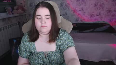 Snapshot of estelle_hicks chatting on June 2026 06:53:01 PM estelle_hicks online show from June 2026 06:53:01 PM