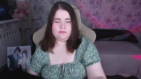 Snapshot of estelle_hicks chatting on June 2026 07:19:01 PM estelle_hicks online show from June 2026 07:19:01 PM