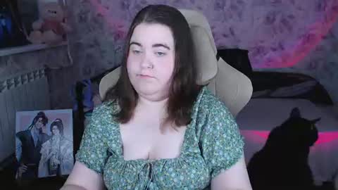 Snapshot of estelle_hicks chatting on June 2026 07:16:01 PM estelle_hicks online show from June 2026 07:16:01 PM