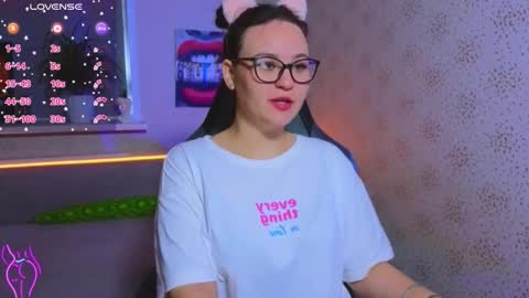 EsterPlayful online show from September 2025 11:37:01 AM