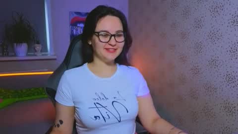 EsterPlayful online show from November 2025 09:31:01 AM