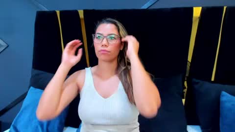 Snapshot of esther_xo chatting on June 2026 04:11:02 AM esther_xo online show from June 2026 04:11:02 AM