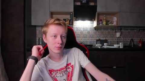 Snapshot of esthetics_boys chatting on February 2026 11:04:01 AM LOUIS online show from February 2026 11:04:01 AM