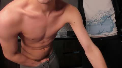 Snapshot of esthetics_boys chatting on February 2026 08:51:01 PM LOUIS online show from February 2026 08:51:01 PM