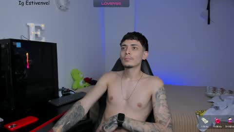 Snapshot of estivenvel chatting on April 2026 04:51:02 PM estivenvel online show from April 2026 04:51:02 PM