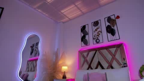 Estrella  online show from March 2026 01:28:01 PM