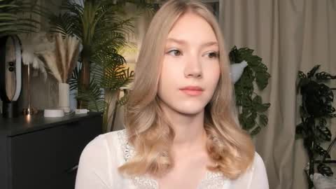 Natalie online show from October 2025 05:50:02 AM