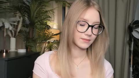 Snapshot of eternity_cuite chatting on November 2025 05:41:02 AM Natalie online show from November 2025 05:41:02 AM