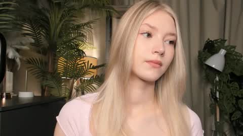 Snapshot of eternity_cuite chatting on November 2025 05:44:01 AM Natalie online show from November 2025 05:44:01 AM